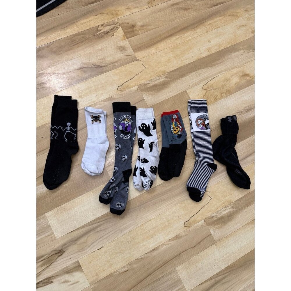 lot of seven women’s Halloween crew socks